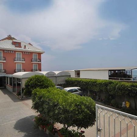 Hotel Lido Deiva Marina Buitenkant foto