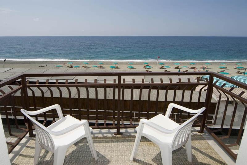 Hotel Lido Deiva Marina Buitenkant foto