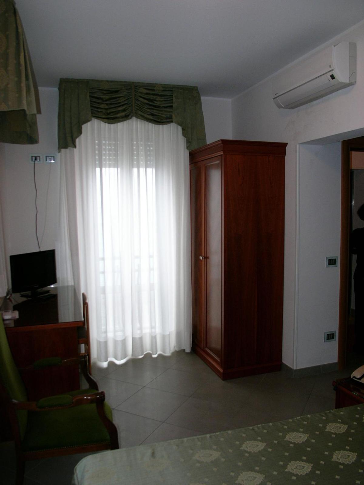 Hotel Lido Deiva Marina Buitenkant foto