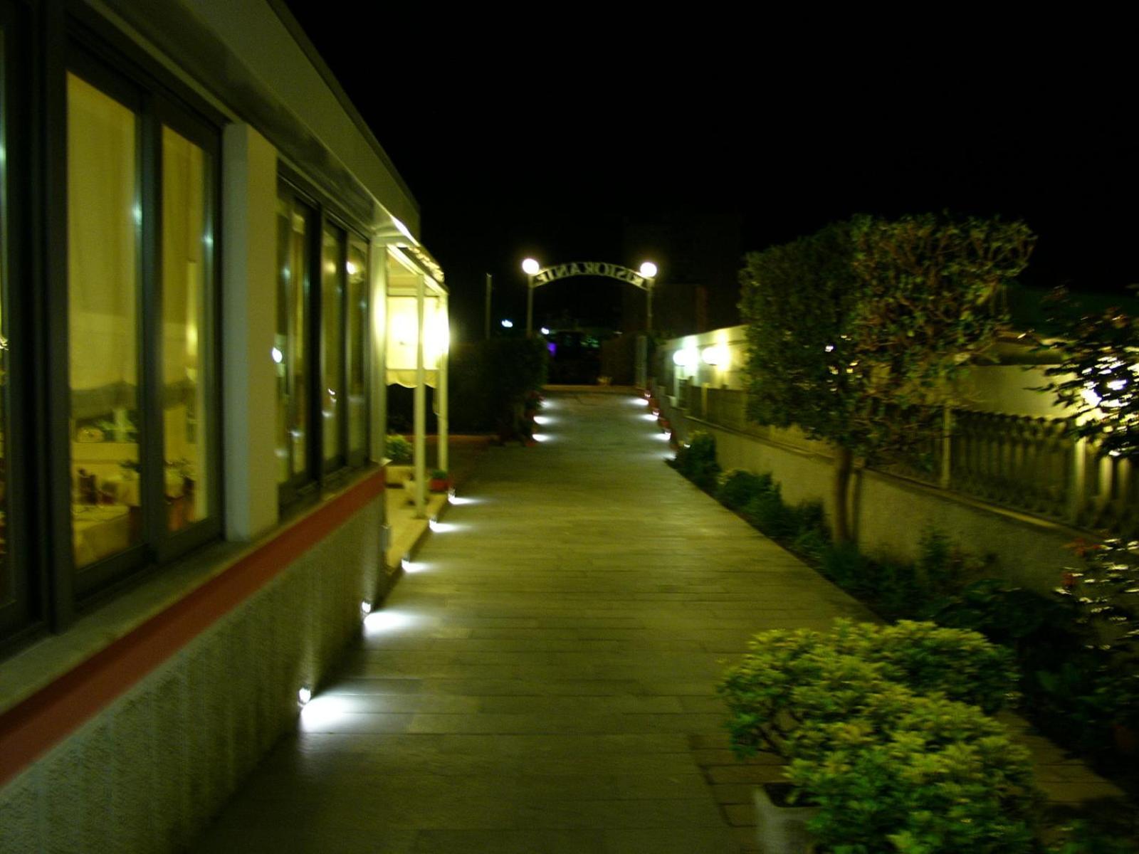 Hotel Lido Deiva Marina Buitenkant foto