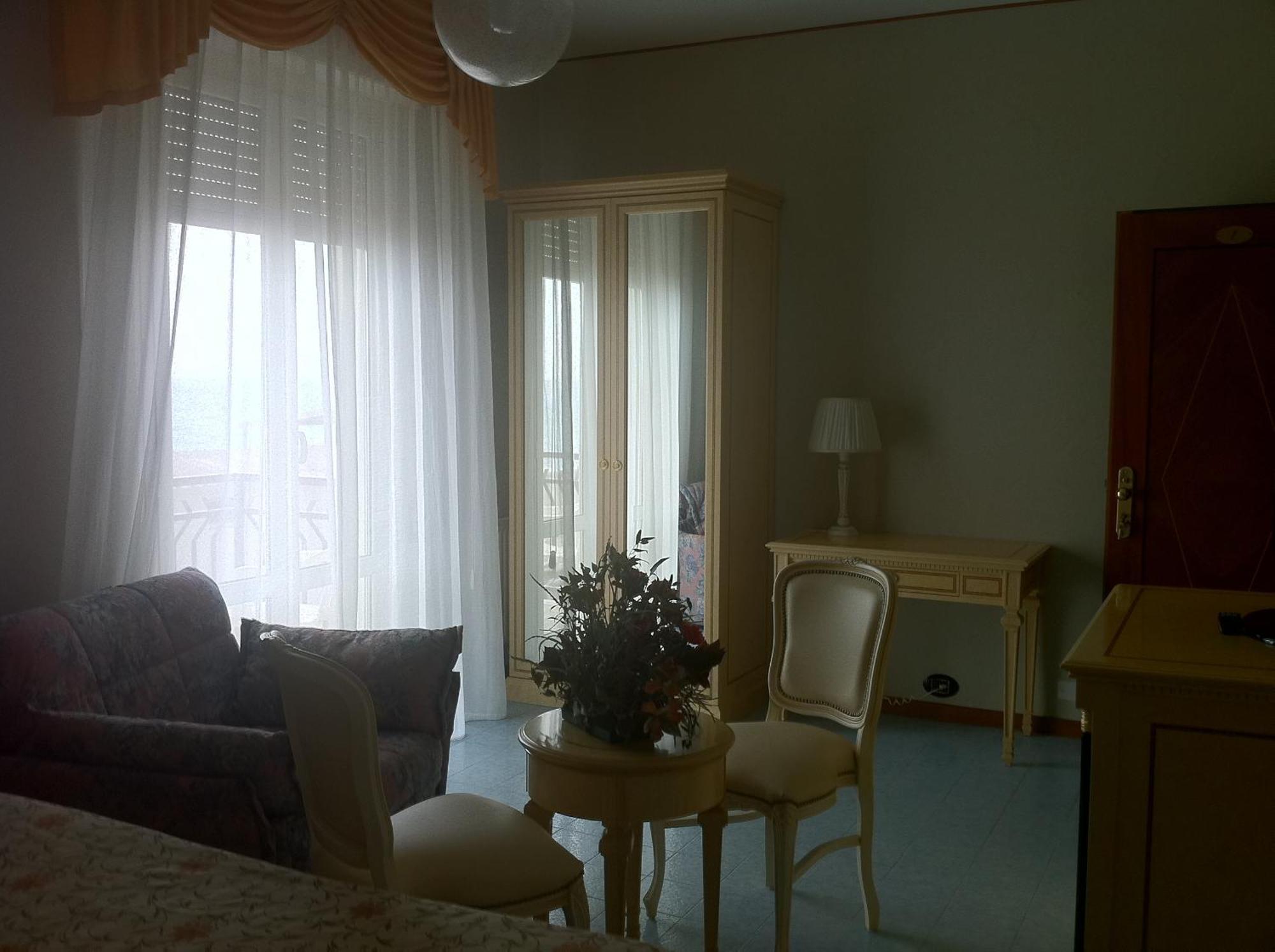 Hotel Lido Deiva Marina Buitenkant foto
