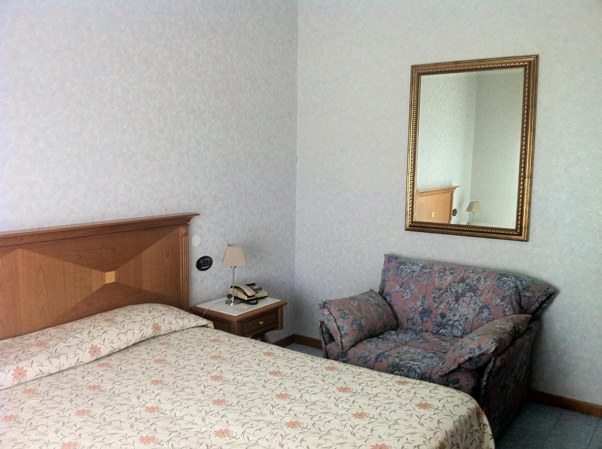 Hotel Lido Deiva Marina Buitenkant foto