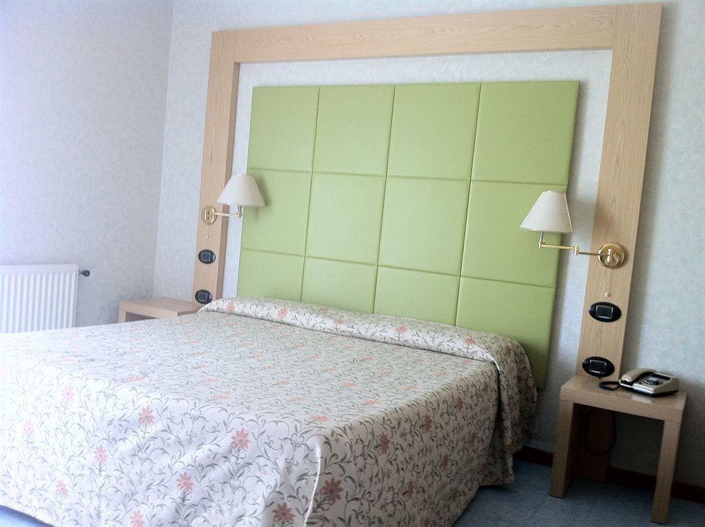 Hotel Lido Deiva Marina Buitenkant foto