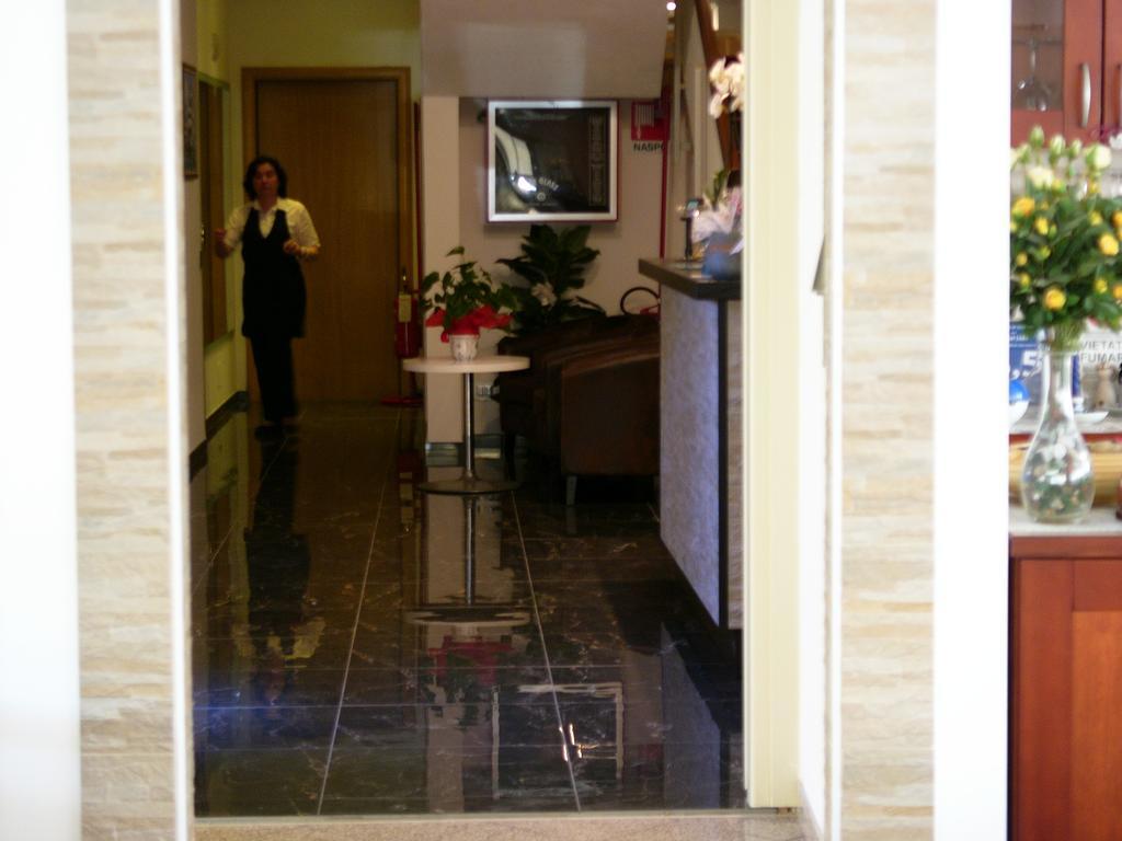Hotel Lido Deiva Marina Buitenkant foto