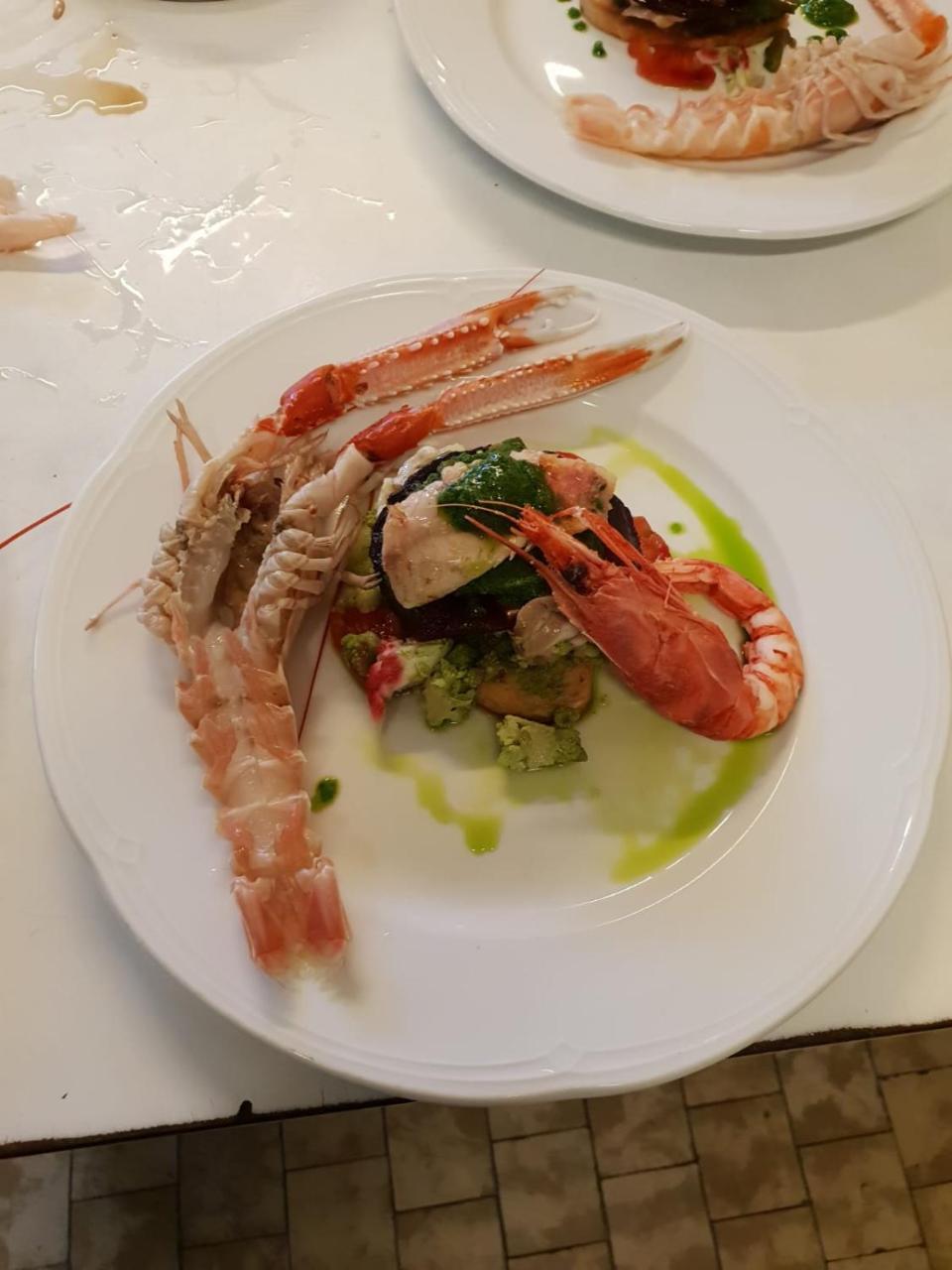 Hotel Lido Deiva Marina Buitenkant foto